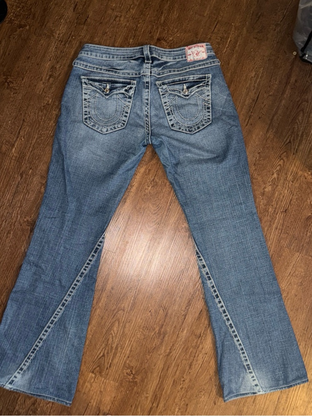 Women’s True Religion Blue Wash Flared Jeans - Picture 6 of 6
